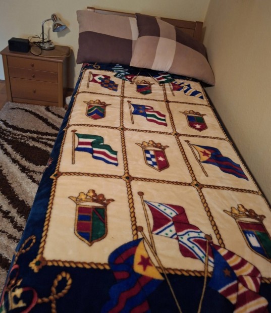 Egyszem�lyes �gykeret, Cardo bronz matraccal, �jjeli szekr�ny