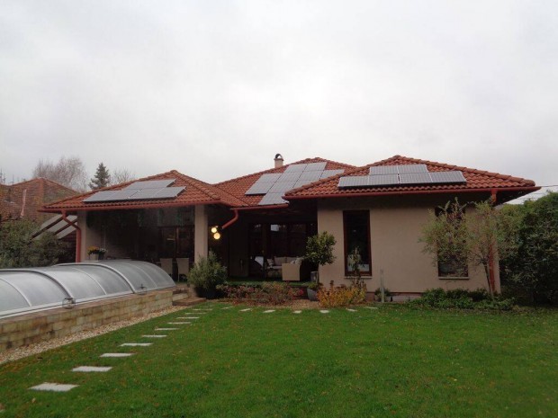 Egyszintes Medenc�s Csal�di H�z Elad� !