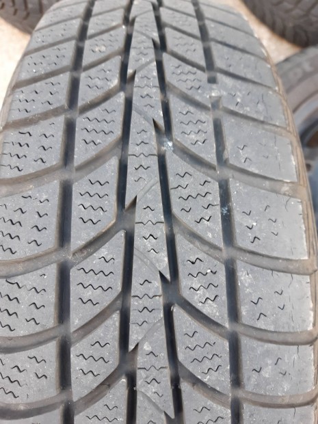 Egytelet Futott 165/70-Es Hankook Tligumi Garnitura Felnin Elad!