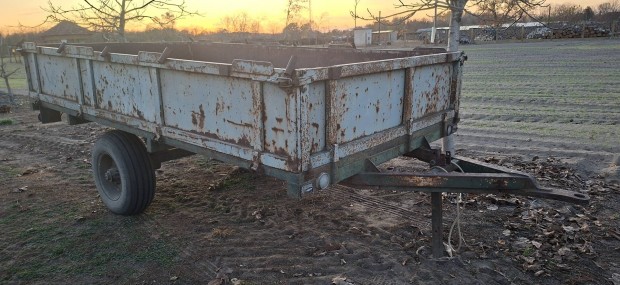 Egytengelyes ptkocsi 