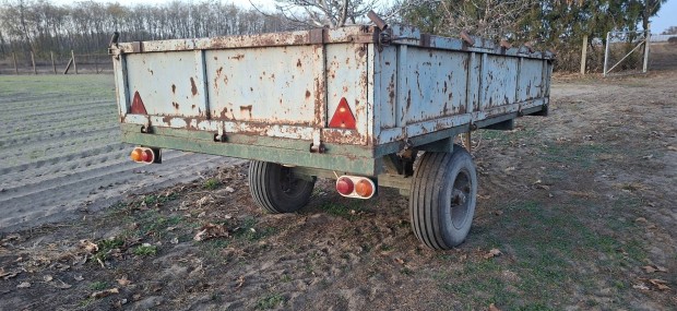 Egytengelyes ptkocsi 