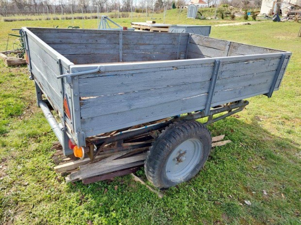 Egytengelyes p�tkocsi elad�