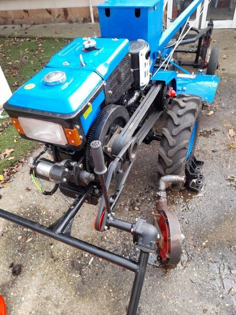 Egytengelyes traktor