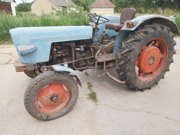 Eicher Tiger 74,tipusu traktor 35Le,jo motorral elado
