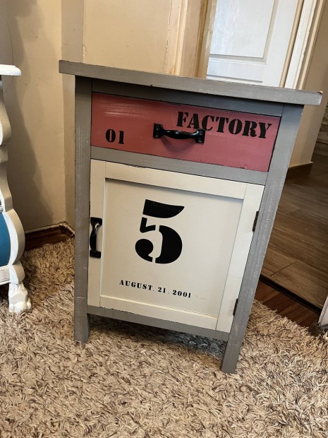 �jjeli szekr�ny elad� 26000 ft bp.17 kerben