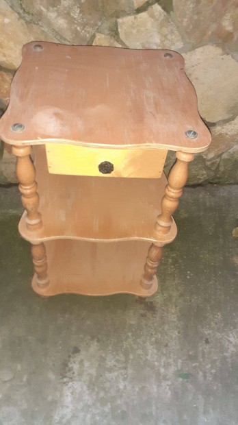 �jjeli szekr�ny polctart�