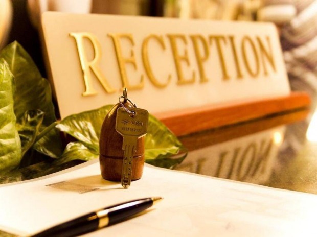 Éjszakai Recepciós