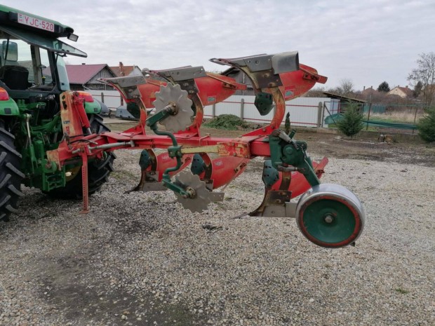 Eke 3 fejes Vogel Noot