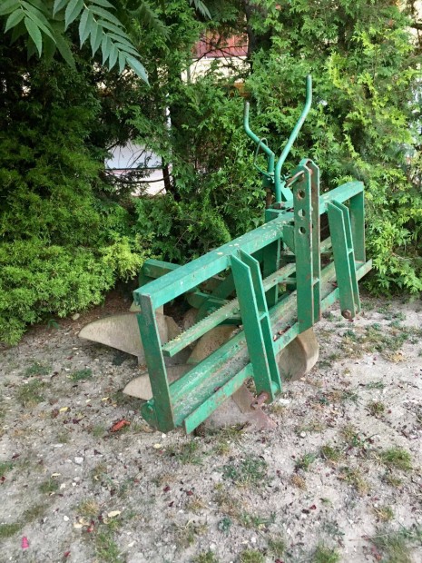 Eke,Vogel-noot kettőfejes,határolós ágyeke