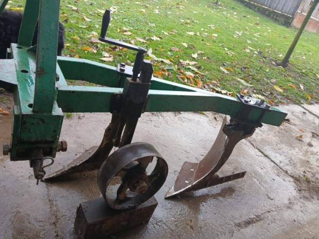 Eke- kistraktorhoz val