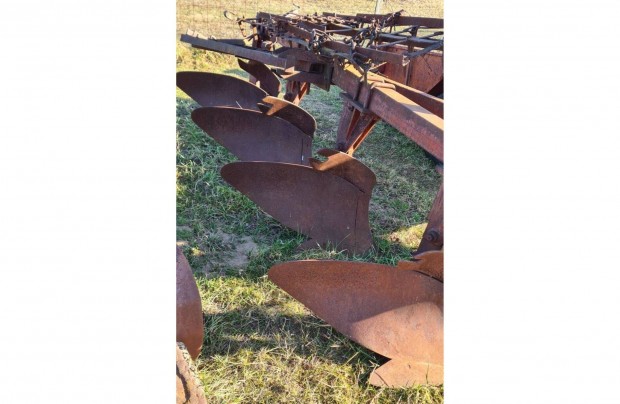 Eke elad� n�gyfejes