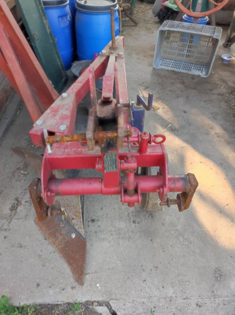 Eke kétfejes eladó kistraktorhoz