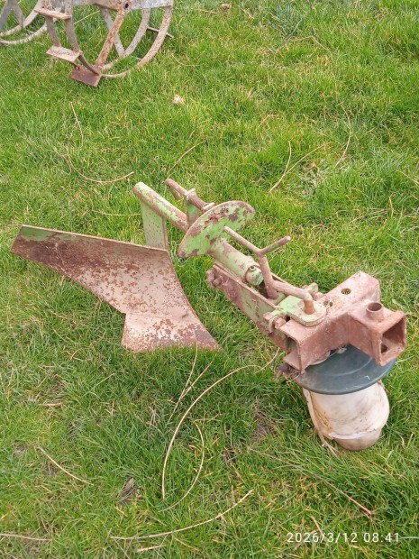 Eke kistraktor ut�n