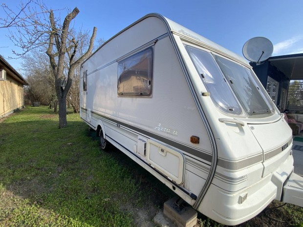 �kszerdoboz lak�kocsi?