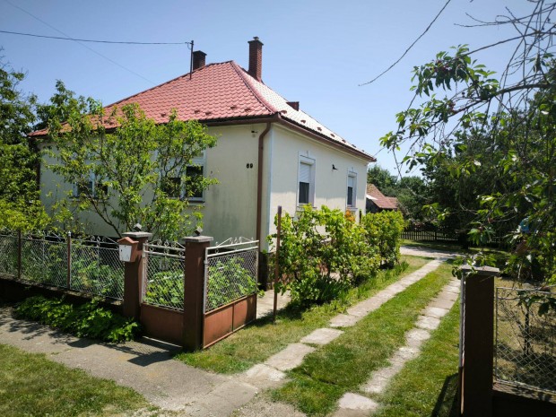 Elad�sra k�n�ljuk, R�d�ck�lkeden, a F� utca 69. sz�m alatti csal�di h�