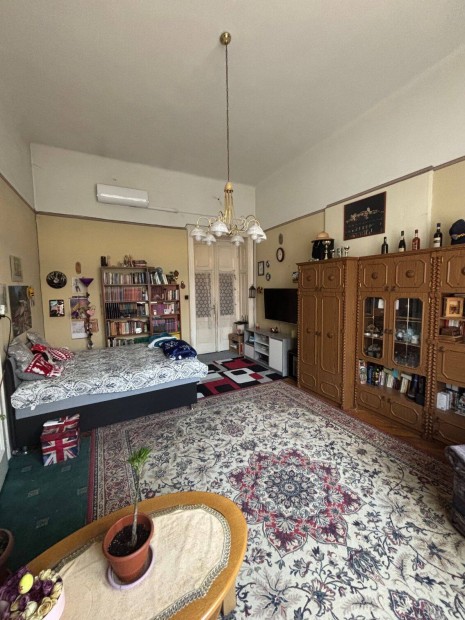 Elad�sra k�n�lok egy VI. ker�leti ingatlant az Izabella utc�ban