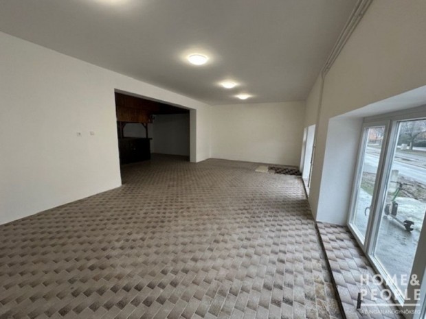 Elad�sra k�n�lok egy vend�gl�t� egys�get, H�dmez�v�s�rhelyen!