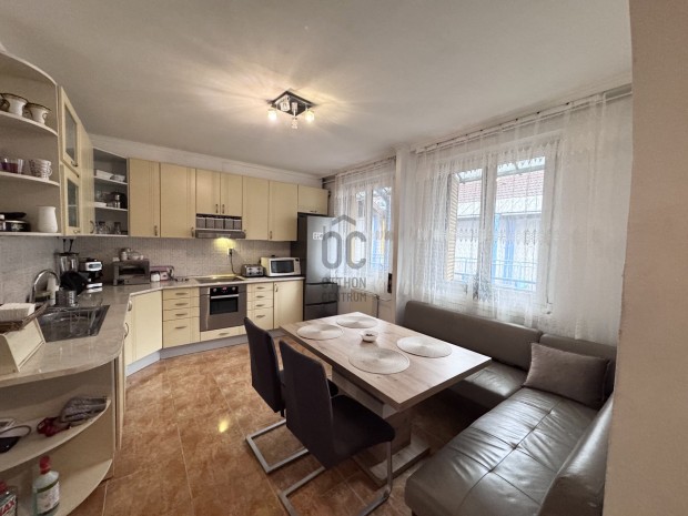 Elad�sra k�n�lunk �jpest sz�v�ben egy kiv�l� adotts�g�, vil�gos lak�st