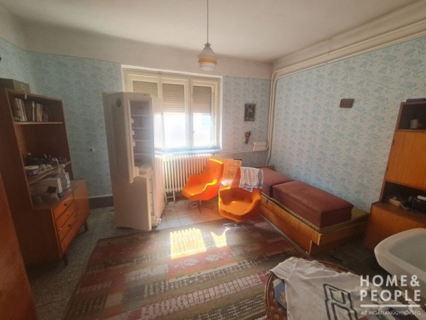 Elad� 100 nm-es Fel�j�tand� Csal�di h�z H�dmez�v�s�rhely