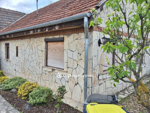 Elad� 100 nm-es h�z Albertirsa