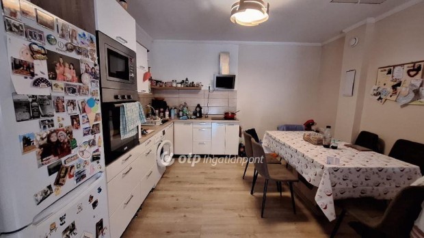 Elad� 100 nm-es h�z B�s�rk�ny