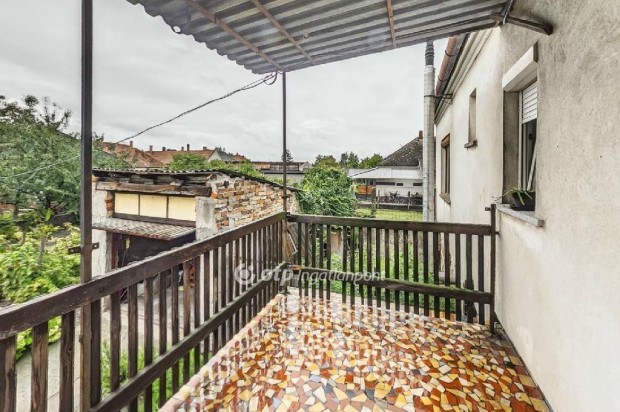 Elad� 100 nm-es h�z J�nossomorja