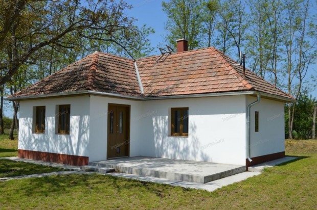 Elad� 100 nm-es h�z Kerekegyh�za