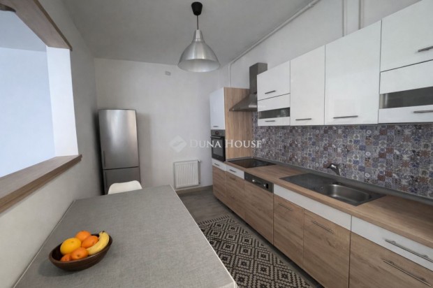 Elad� 100 nm-es h�z P�cs