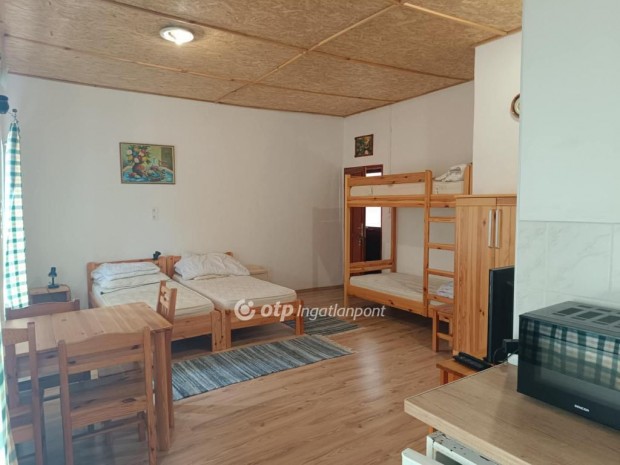 Elad� 100 nm-es h�z Sarud