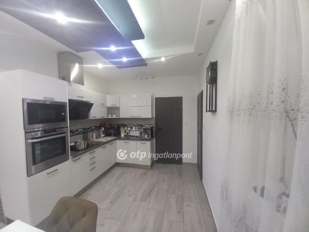 Elad� 100 nm-es h�z T�gl�s