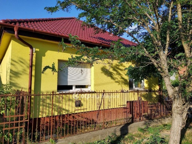 Elad� 100 nm-es h�z Tura