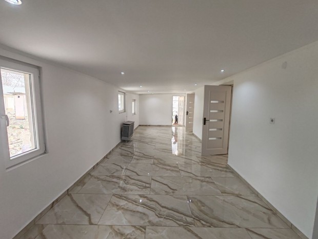 Elad� 101 m2 csal�di h�z, Csongr�d