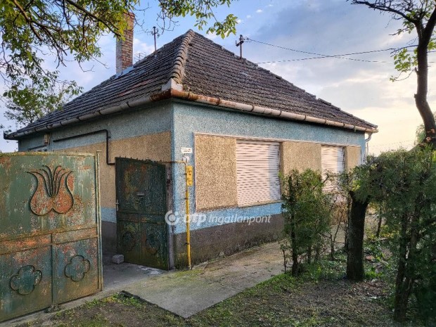 Elad� 101 nm-es Fel�j�tand� Csal�di h�z G�derlak K�zpont, �voda,