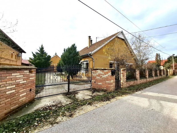 Elad� 101 nm-es h�z D�nszentmikl�s