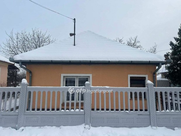 Elad� 101 nm-es h�z Nagyk�ta