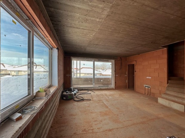 Elad� 101 nm-es lak�s Koz�rmisleny