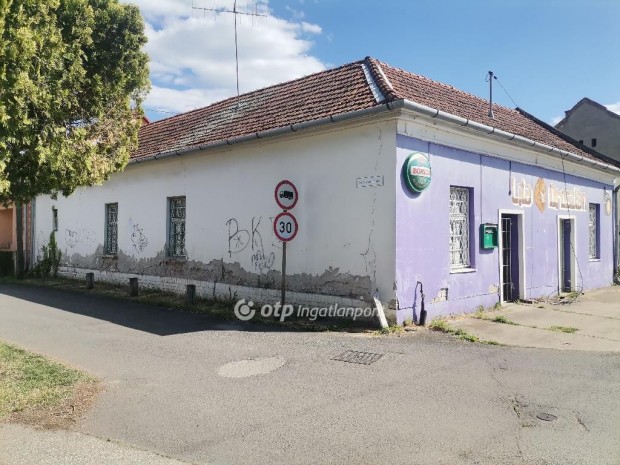 Elad� 101 nm-es pub Gyula