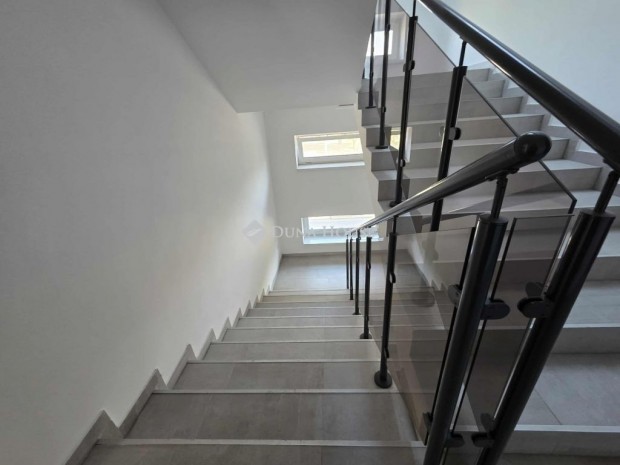 Elad� 103 nm-es lak�s Szeged