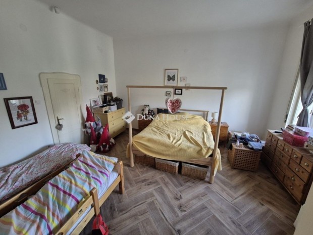 Elad� 104 nm-es h�z Cegl�d