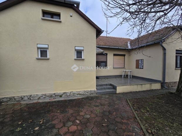 Elad� 104 nm-es h�z P�cs