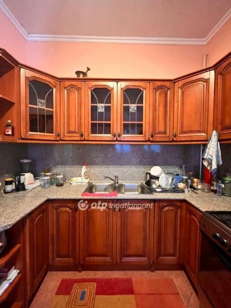 Elad� 104 nm-es h�z Tiszaeszl�r