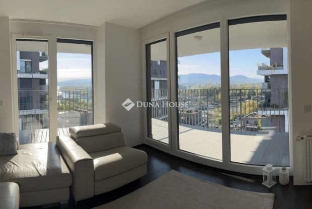 Elad� 104 nm-es lak�s Budapest 4. ker.