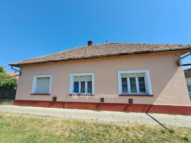 Elad� 105 nm-es h�z Kenderes