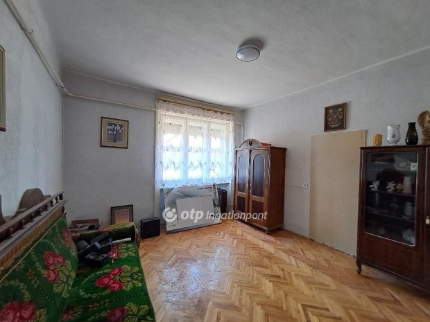 Elad� 105 nm-es h�z Kenderes