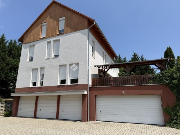 Elad� 105 nm-es lak�s P�cs