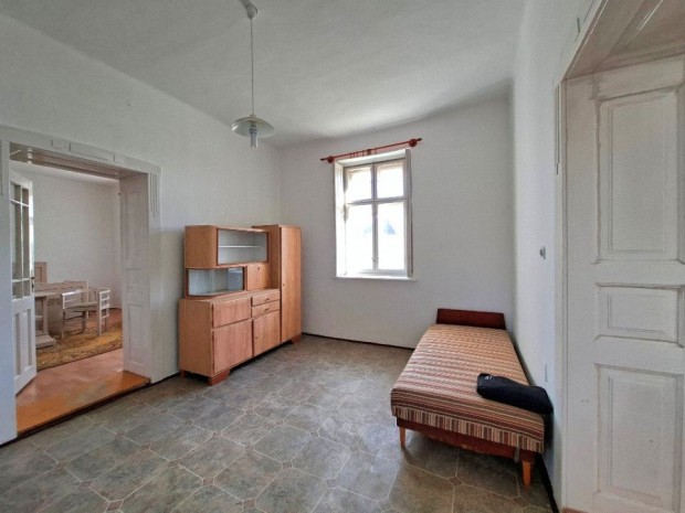 Elad� 106 nm-es Csal�di h�z Tiszasas