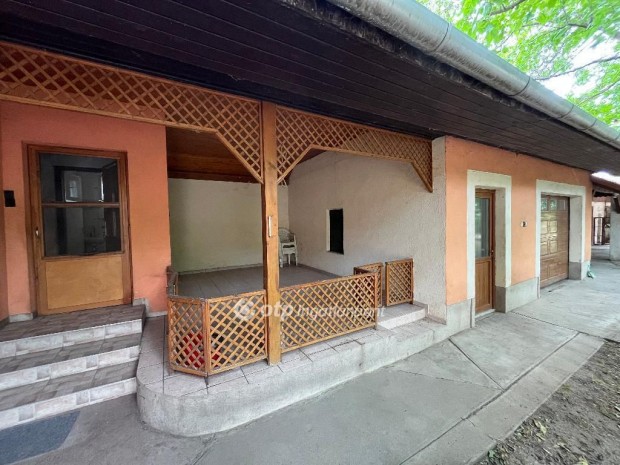 Elad� 106 nm-es h�z Cs�km�