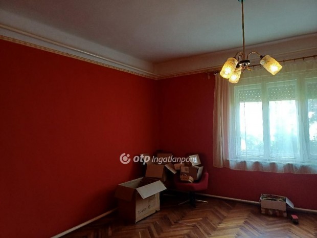 Elad� 107 nm-es h�z Kompolt