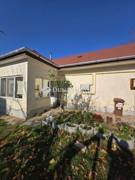 Elad� 107 nm-es h�z V�rpalota