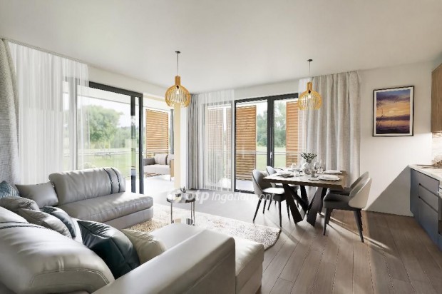 Elad� 107 nm-es lak�s Balatonszemes